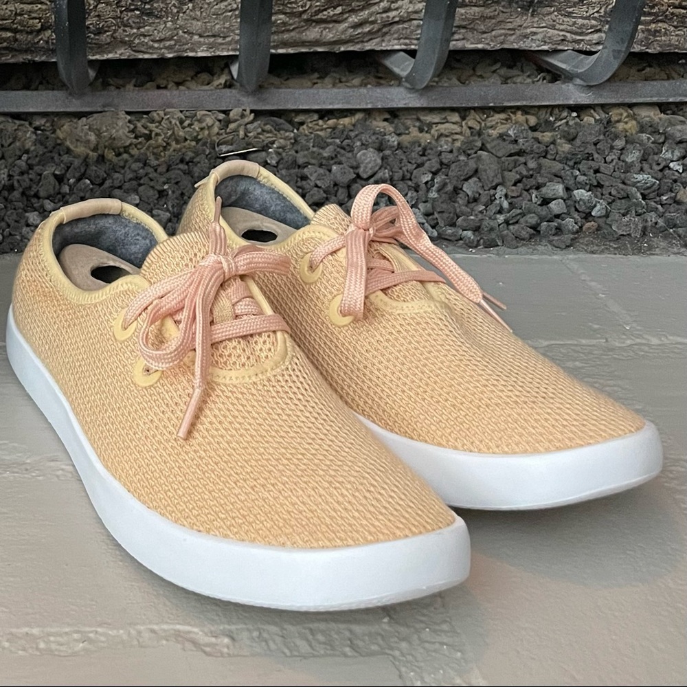 ALLBIRDS LIMITED EDITION: Lux Beige (Blizzard Sole) Tree Skippers - Picture 13 of 13